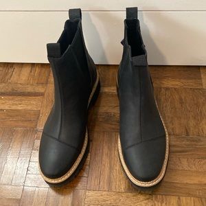 Tom’s Dakota boot size 8